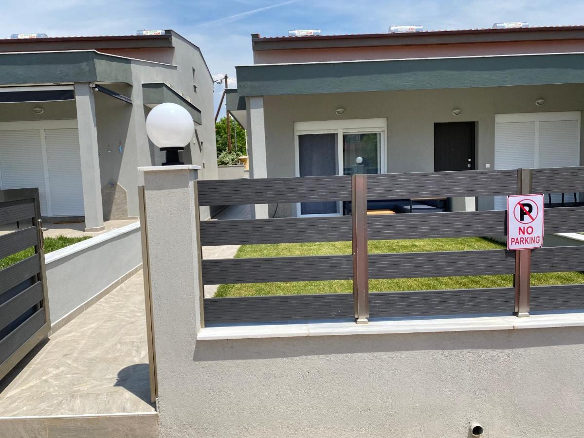 Lili Houses In Nikiti 350M From The Beach Екстериор снимка